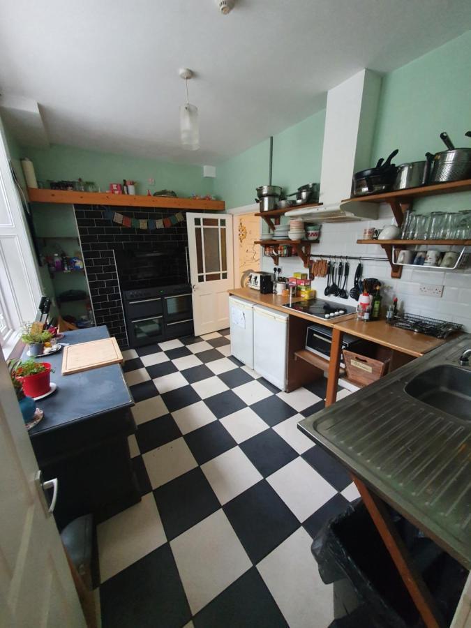 The Grapevine Hostel Дингъл Екстериор снимка
