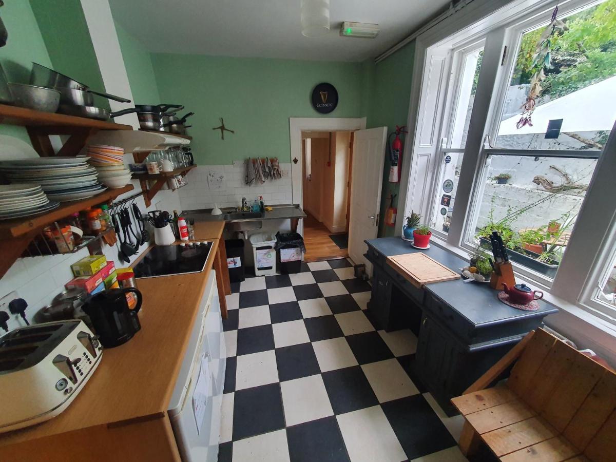 The Grapevine Hostel Дингъл Екстериор снимка
