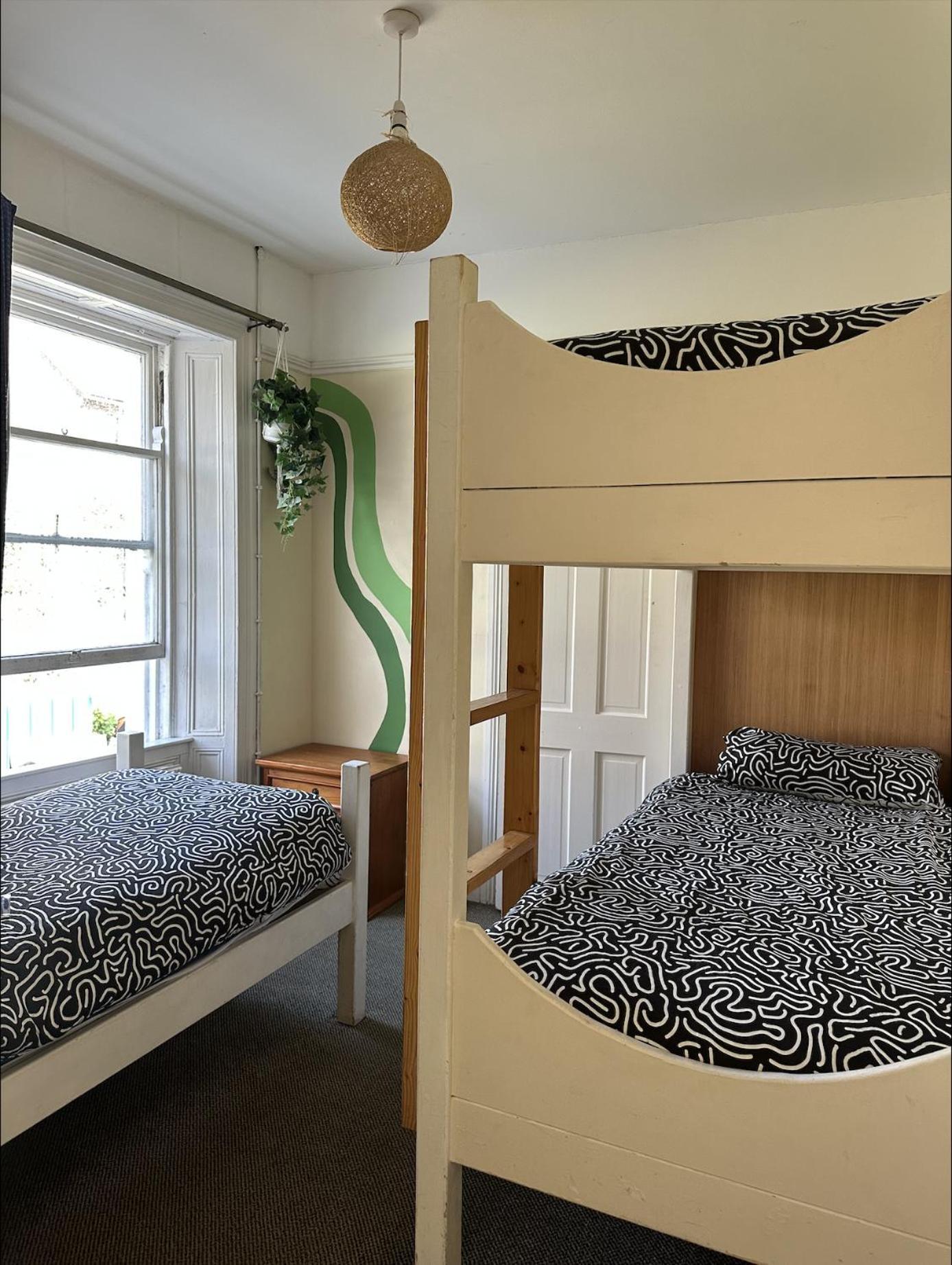 The Grapevine Hostel Дингъл Екстериор снимка